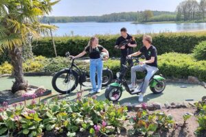 Multi Fun Bussloo team op Minigolf USA baan