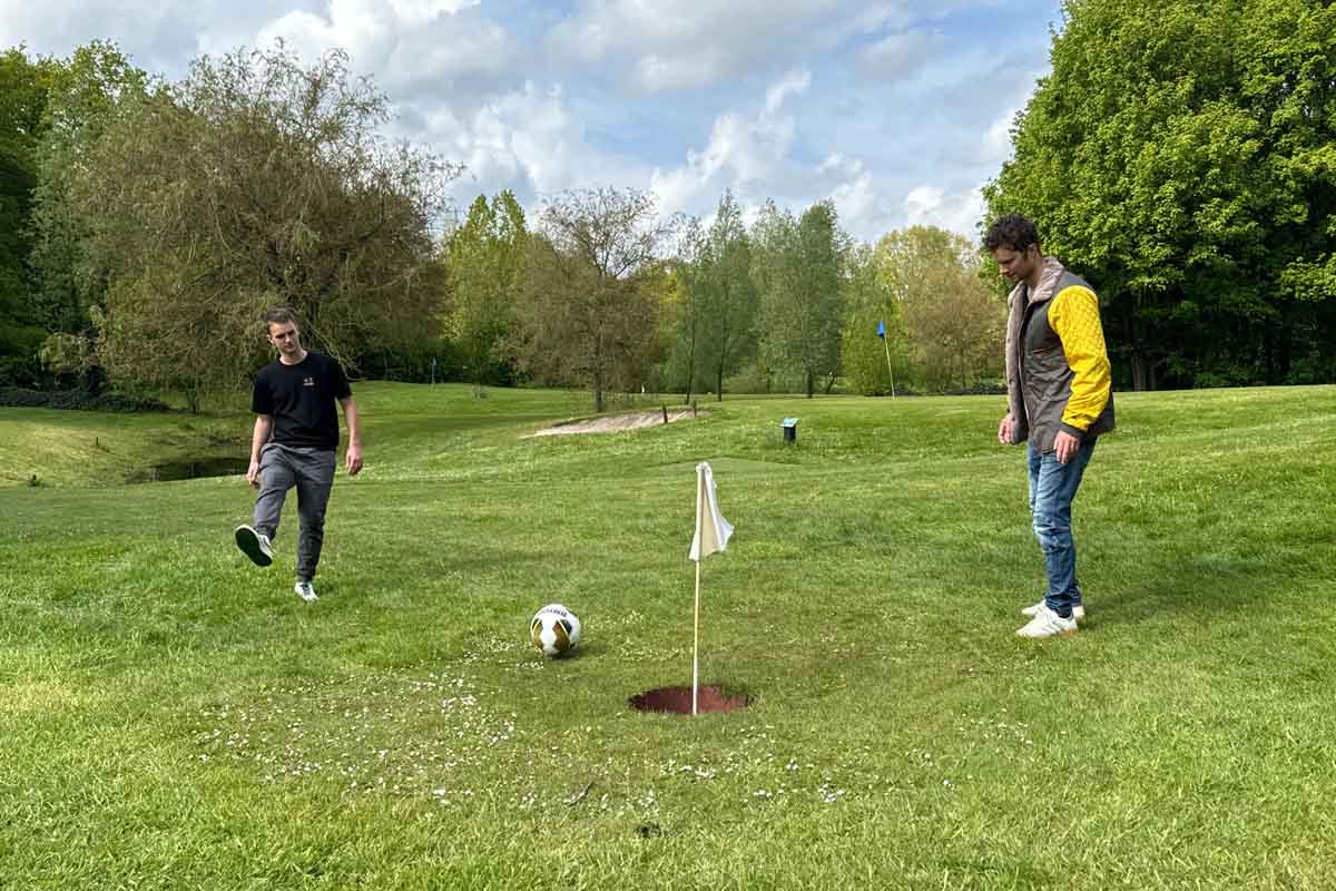 Voetgolf bij hole