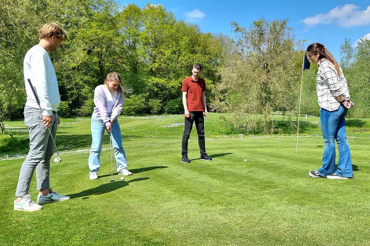 Pitch&Putt groep op green